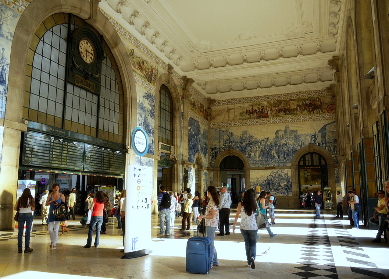 Sao Bento train station